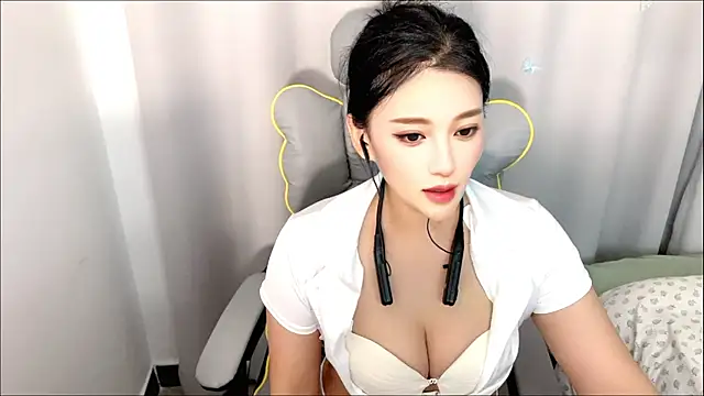 Snapshot of yayayaya520 chatting on 05-19-26, 09:37 yayayaya520 online show from 05-19-26, 09:37