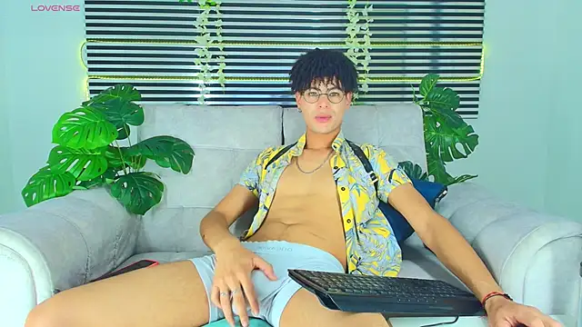 ThiiagoSaeenz online show from 04-19-26, 09:17