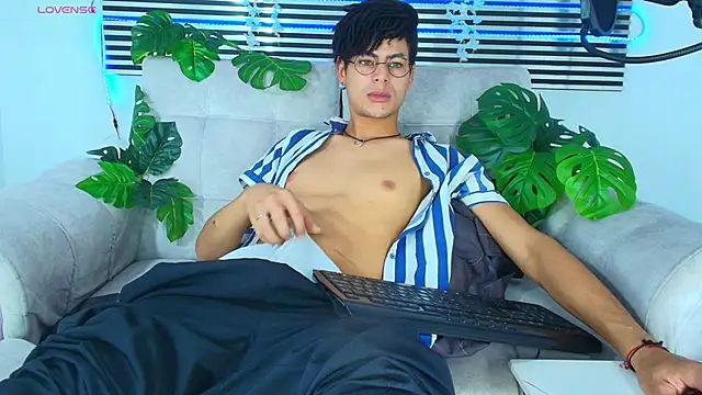 ThiiagoSaeenz online show from 05-23-26, 05:28
