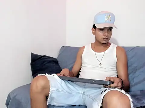 paulhot11 online show from 04-18-26, 12:58