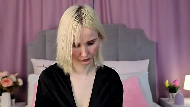 Snapshot of CrystalLili chatting on 06-04-26, 03:23 CrystalLili online show from 06-04-26, 03:23