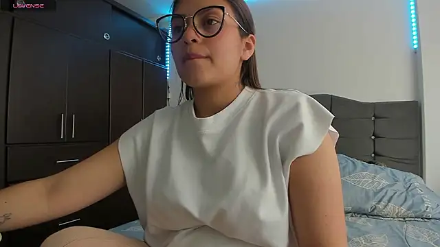 Snapshot of AnnaBailey_ chatting on 03-17-26, 03:15 AnnaBailey online show from 03-17-26, 03:15