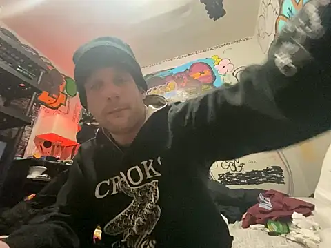 Snapshot of gothboiplzty chatting on 02-10-26, 10:36 gothboiplzty online show from 02-10-26, 10:36