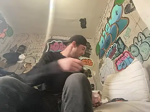 Snapshot of gothboiplzty chatting on 03-17-26, 09:40 gothboiplzty online show from 03-17-26, 09:40