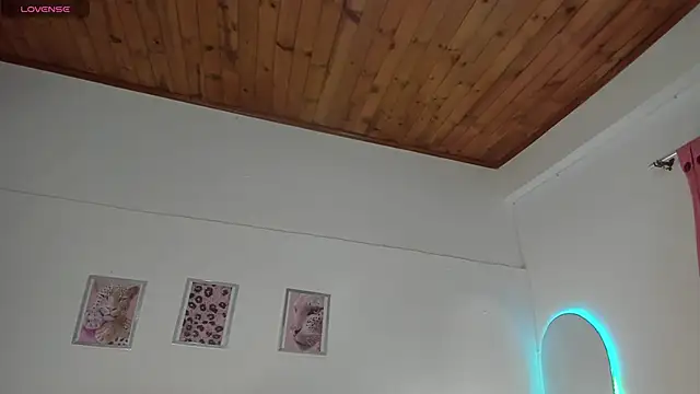 luna velveth online show from 04-20-26, 11:35