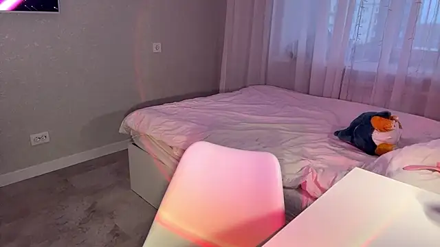 Between Eeys online show from 03-18-26, 03:37