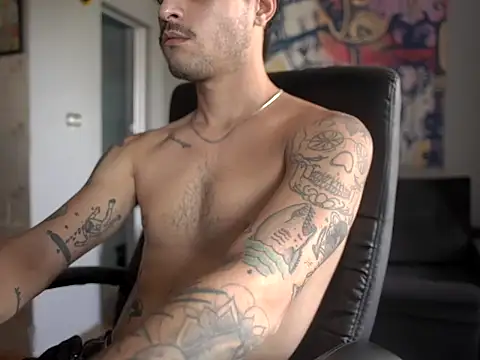 Snapshot of favdealer chatting on 02-20-26, 03:01 favdealer online show from 02-20-26, 03:01