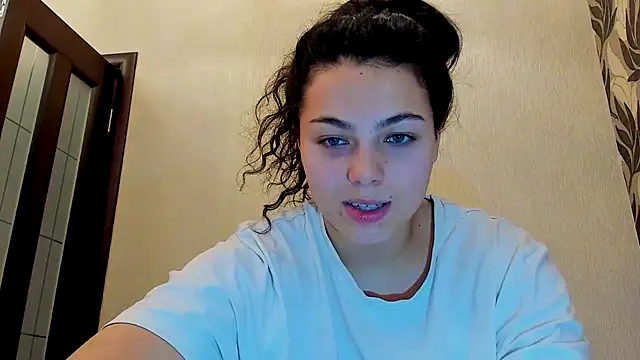 Snapshot of Dianasi chatting on 02-08-26, 11:57 Dianasi online show from 02-08-26, 11:57