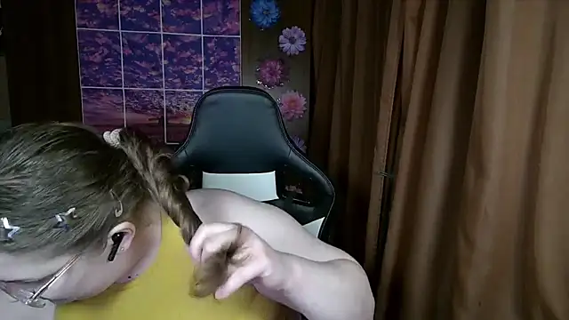 Teasing Dora online show from 05-17-26, 11:56