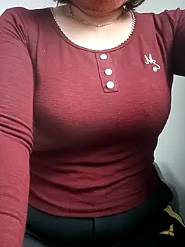 Snapshot of Ladyly99 chatting on 03-05-26, 06:31 Ladyly99 online show from 03-05-26, 06:31