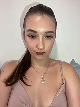 Snapshot of Green_eyes_lady chatting on 07-17-26, 02:45 Green eyes lady online show from 07-17-26, 02:45