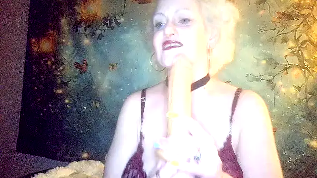 Blondie the librarian online show from 04-15-26, 03:02