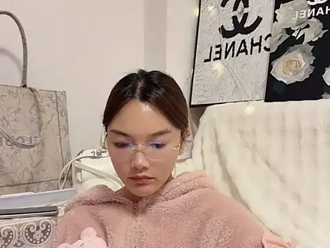 Snapshot of leilei660 chatting on 02-05-26, 05:17 leilei660 online show from 02-05-26, 05:17