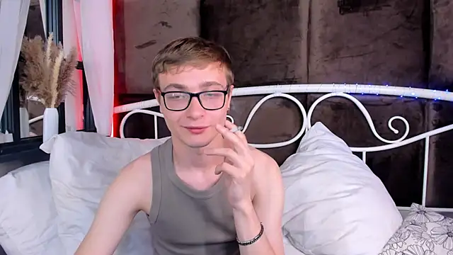 Snapshot of Emmit_Barker chatting on 07-09-26, 10:58 Emmit Barker online show from 07-09-26, 10:58