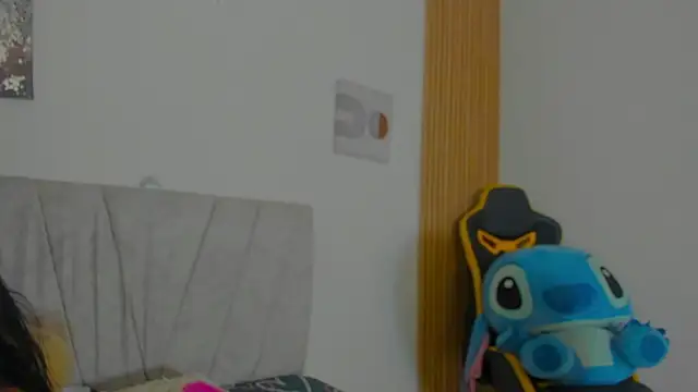 Snapshot of alix_pretty18 chatting on 03-10-26, 05:29 alix pretty18 online show from 03-10-26, 05:29