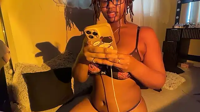 Snapshot of SunniSoles99 chatting on 02-17-26, 01:40 SunniSoles99 online show from 02-17-26, 01:40