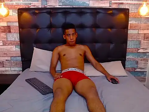 Luigi Ferrer online show from 03-03-26, 02:18