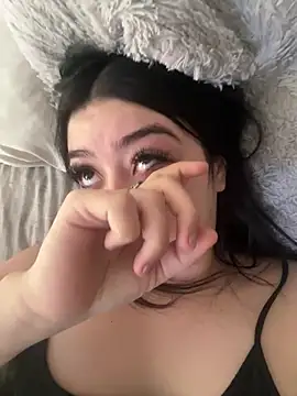 Snapshot of lolaaculaa chatting on 05-18-26, 04:57 lolaaculaa online show from 05-18-26, 04:57