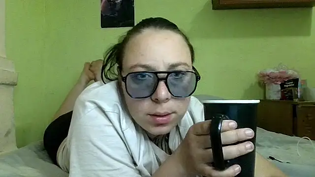 Snapshot of MillaSourety chatting on 04-29-26, 03:27 MillaSourety online show from 04-29-26, 03:27
