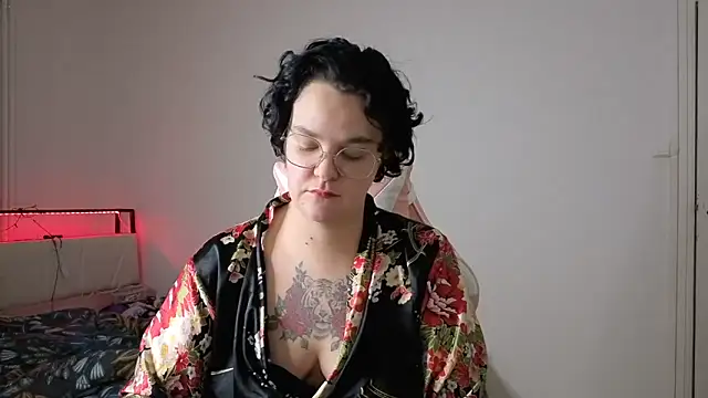 Snapshot of lunatigre4 chatting on 02-04-26, 07:09 lunatigre4 online show from 02-04-26, 07:09