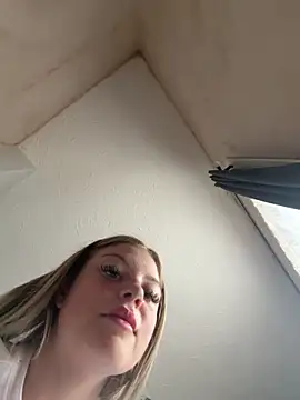 Snapshot of Paige_love chatting on 04-19-26, 10:36 Paige love online show from 04-19-26, 10:36