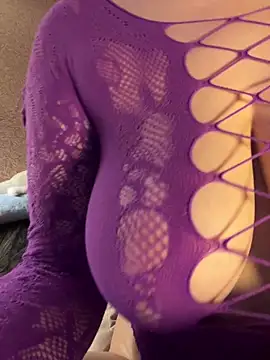 Snapshot of Best-B00bs chatting on 02-19-26, 09:00 Best-B00bs online show from 02-19-26, 09:00