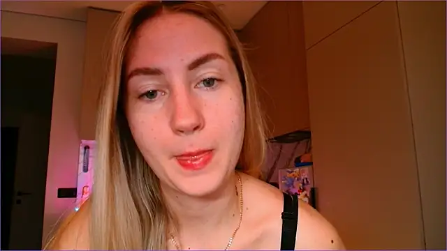 Snapshot of BluueSilk chatting on 01-09-26, 06:16 BluueSilk online show from 01-09-26, 06:16