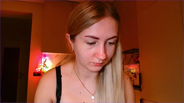 Snapshot of BluueSilk chatting on 02-10-26, 06:50 BluueSilk online show from 02-10-26, 06:50