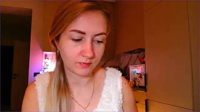 Snapshot of BluueSilk chatting on 02-12-26, 06:30 BluueSilk online show from 02-12-26, 06:30