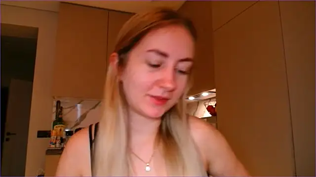 Snapshot of BluueSilk chatting on 02-13-26, 06:42 BluueSilk online show from 02-13-26, 06:42