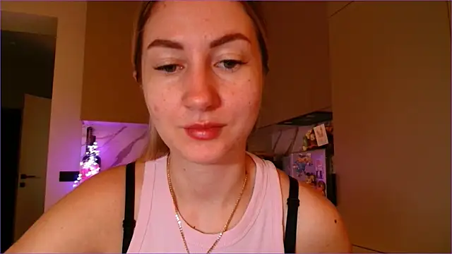 Snapshot of BluueSilk chatting on 03-10-26, 06:18 BluueSilk online show from 03-10-26, 06:18