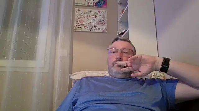 doudou310 online show from 03-23-26, 04:27