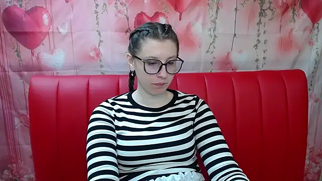 Snapshot of LilianaShine chatting on 04-28-26, 05:12 LilianaShine online show from 04-28-26, 05:12