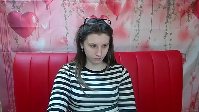 Snapshot of LilianaShine chatting on 05-06-26, 05:03 LilianaShine online show from 05-06-26, 05:03