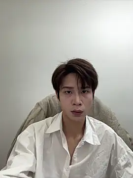 Snapshot of SM_004 chatting on 02-10-26, 11:03 SM 004 online show from 02-10-26, 11:03