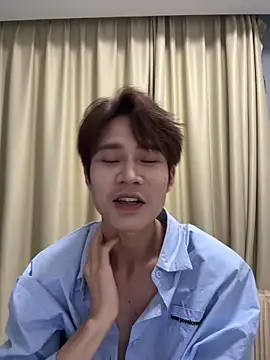 Snapshot of SM_004 chatting on 03-12-26, 10:10 SM 004 online show from 03-12-26, 10:10