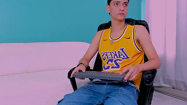 Snapshot of tiian_ chatting on 02-10-26, 07:18 tiian online show from 02-10-26, 07:18