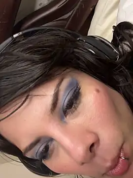 Snapshot of Isalove99 chatting on 02-09-26, 05:33 Isalove99 online show from 02-09-26, 05:33