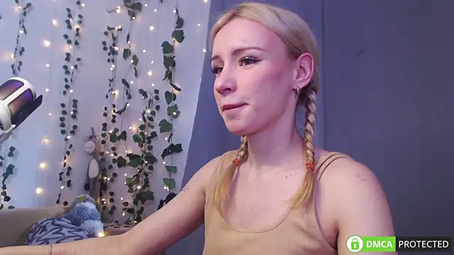 Mia  Jensen online show from 04-15-26, 11:28