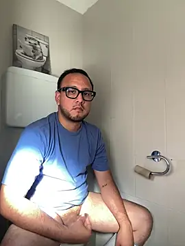 Snapshot of latinocalientehot chatting on 06-24-26, 04:17 latinocalientehot online show from 06-24-26, 04:17