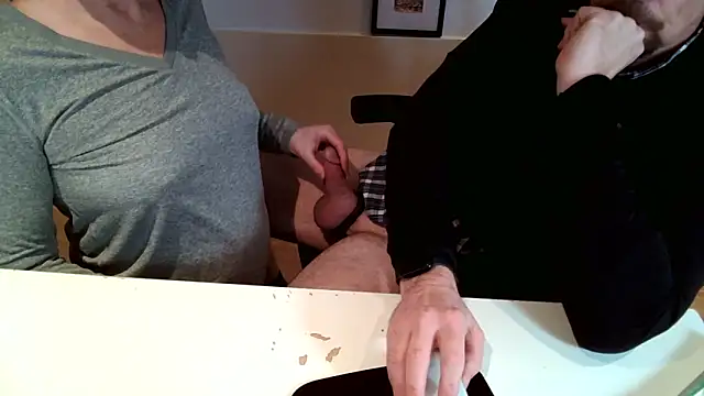 Snapshot of Curious_madame_scotsman chatting on 02-16-26, 06:26 Curious madame scotsman online show from 02-16-26, 06:26