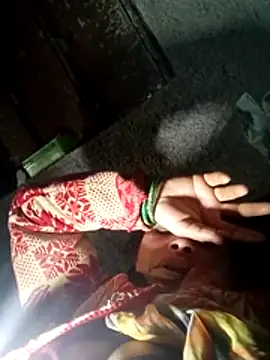 Snapshot of Lucky_couple-1 chatting on 02-18-26, 05:31 Lucky couple-1 online show from 02-18-26, 05:31