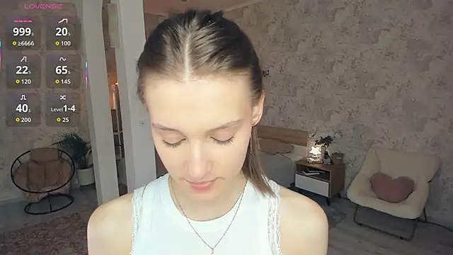 Snapshot of LianneBynon chatting on 06-08-26, 10:26 LianneBynon online show from 06-08-26, 10:26