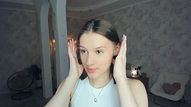 Snapshot of LianneBynon chatting on 06-15-26, 08:38 LianneBynon online show from 06-15-26, 08:38