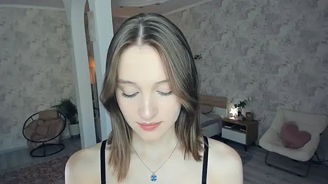 Snapshot of LianneBynon chatting on 06-19-26, 08:40 LianneBynon online show from 06-19-26, 08:40