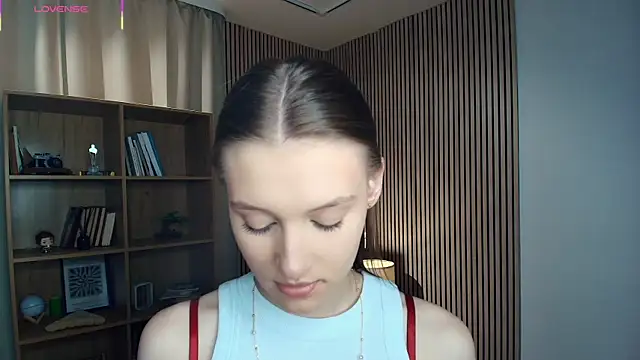Snapshot of LianneBynon chatting on 07-18-26, 09:02 LianneBynon online show from 07-18-26, 09:02