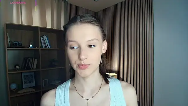 Snapshot of LianneBynon chatting on 07-19-26, 08:40 LianneBynon online show from 07-19-26, 08:40