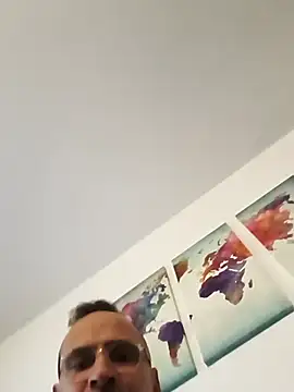 Snapshot of bobo672 chatting on 02-06-26, 07:23 bobo672 online show from 02-06-26, 07:23