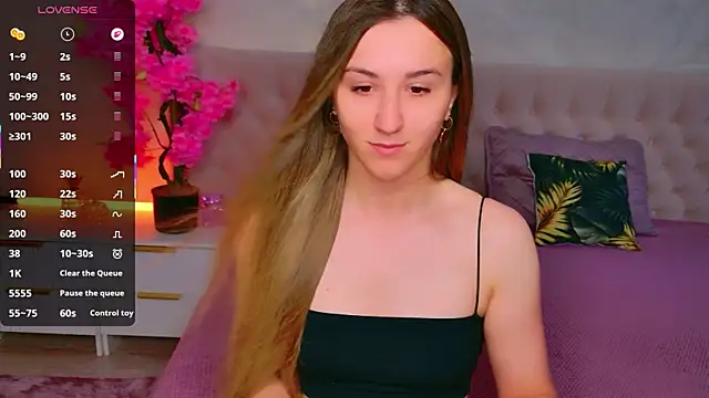 Snapshot of JasminUqueen chatting on 06-08-26, 01:20 JasminUqueen online show from 06-08-26, 01:20
