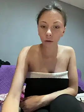 Snapshot of Foxy20withBear chatting on 07-17-26, 07:19 Foxy20withBear online show from 07-17-26, 07:19